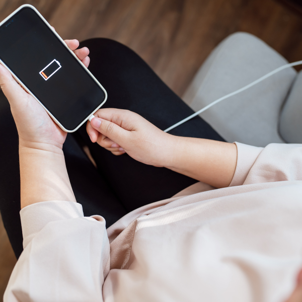 Are High-Wattage Charging Cables Safe to Use to Charge A Mobile Phone?